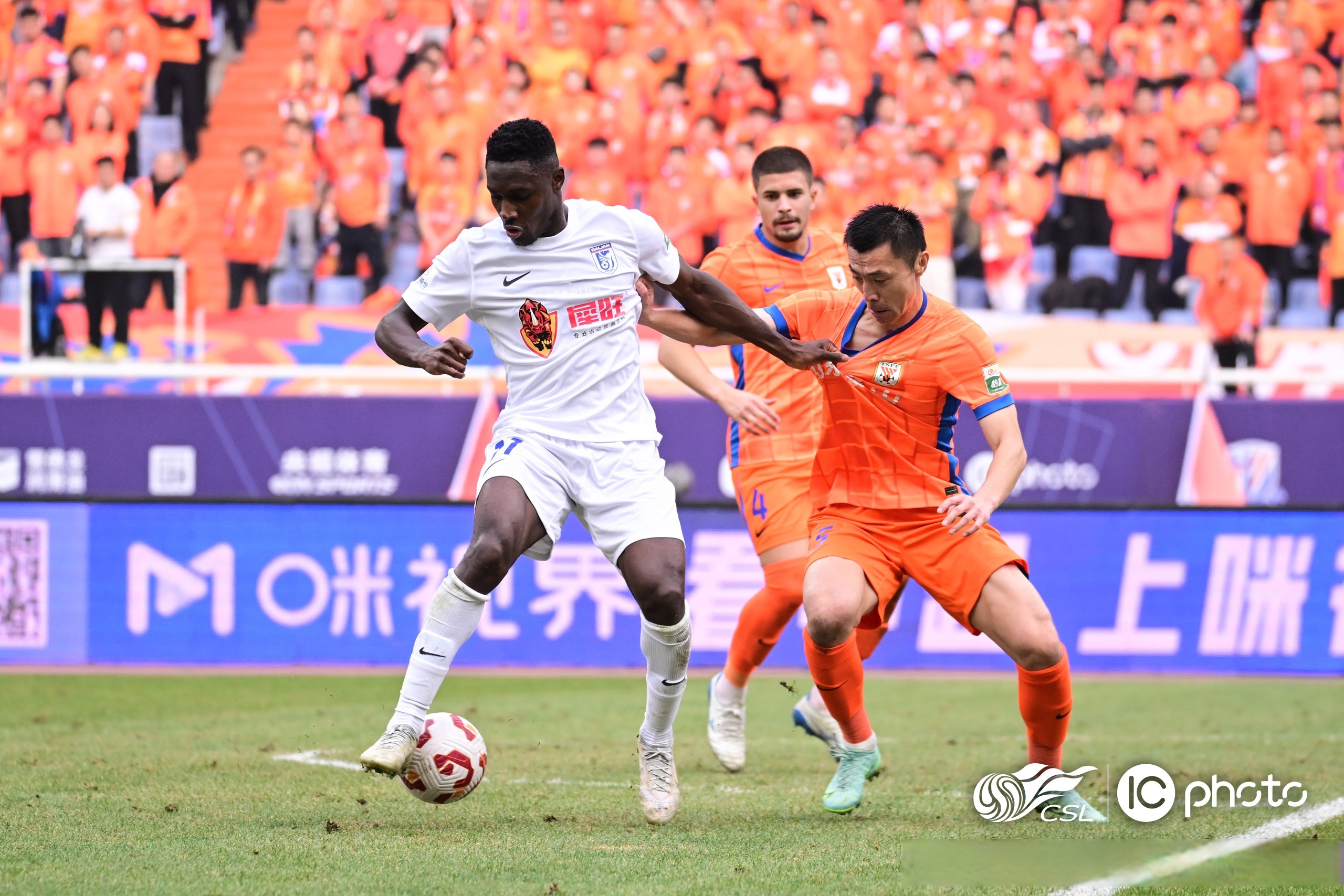 九游体育app-包含赛地聚焦:英超今晨热度飙升,费城76人止住颓势,压力陡增,阵容厚度经受考验的词条